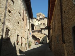 Costa di Mezzate - Castello, vista dal borgo