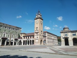 Bergamo - Piazza Vittorio Veneto con Torre dei Caduti