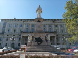 Bergamo - Monumento a Vittorio Emanuele II e Palazzo degli Uffici Comunali