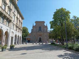 Bergamo - Sentierone e Chiesa dei Santi Bartolomeo e Stefano