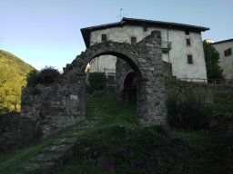 Cornello dei Tasso, Camerata Cornello - Rovine di Palazzo Tasso